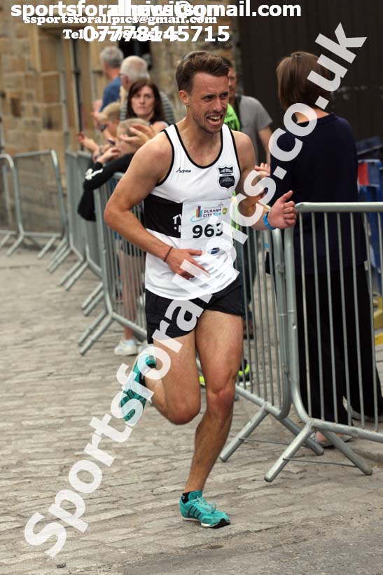 Durham City 5k, Durham City 10k and 5k Road Races. Photo: David T. Hewitson/Sports for All Pics